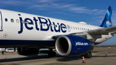 JetBlue Airways aircraft on tarmac, airline earnings coverage